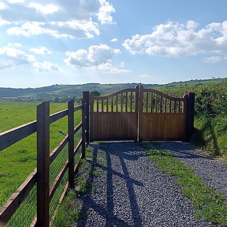 Oak Tree Farm Hotel Llanfynydd Exterior foto