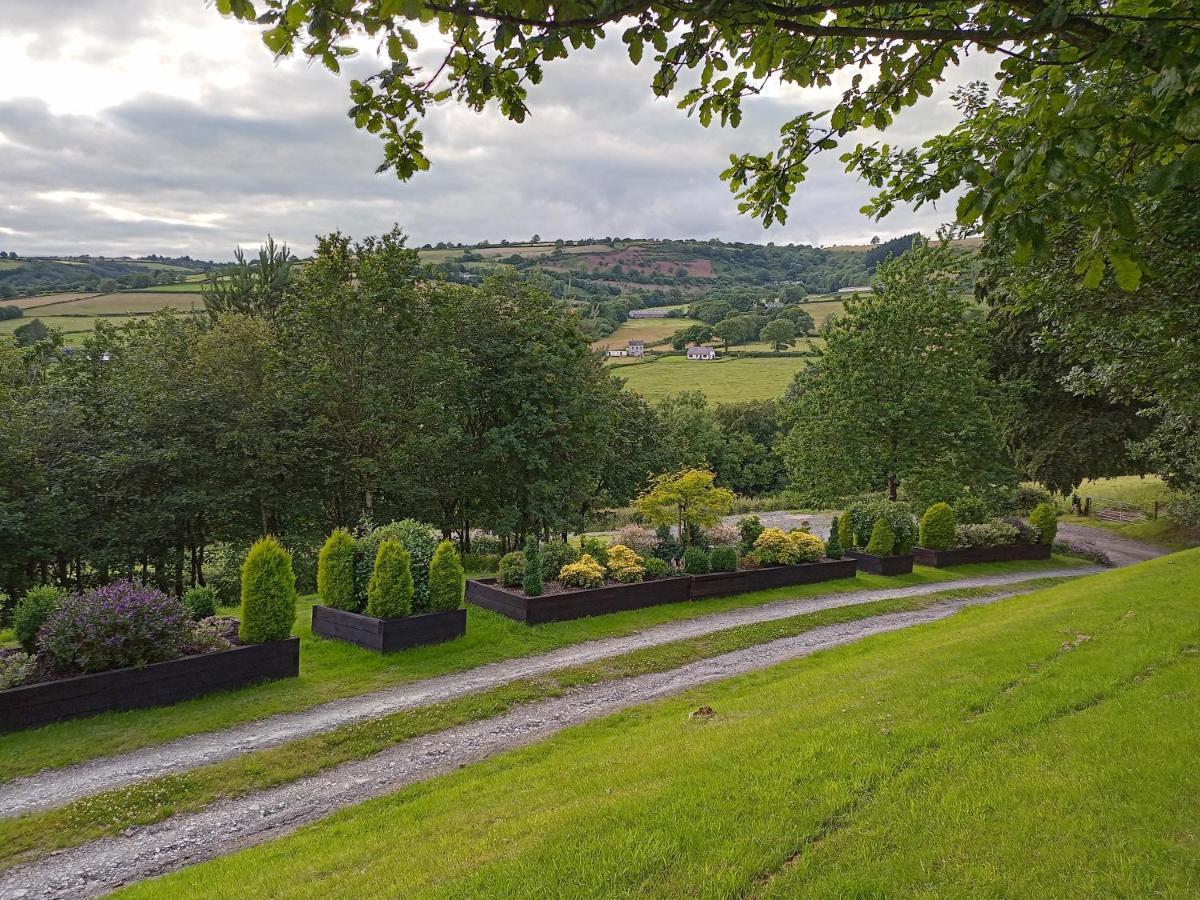 Oak Tree Farm Hotel Llanfynydd Exterior foto